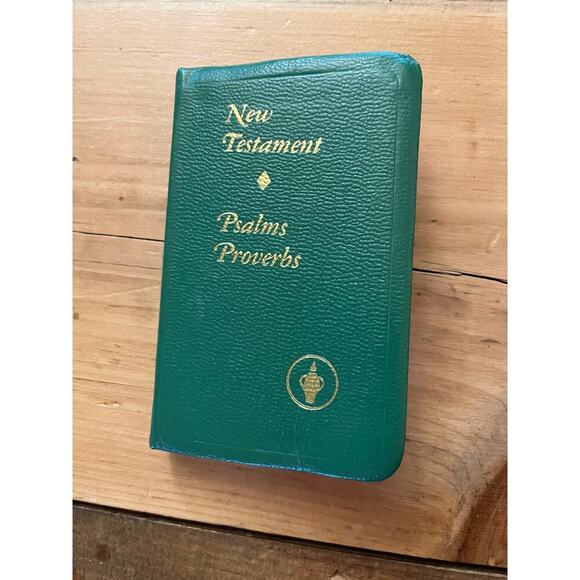 New Testament Psalms Proverbs (Pocket Size Bible) - The Gideons Internationa.. - Picture 1 of 3